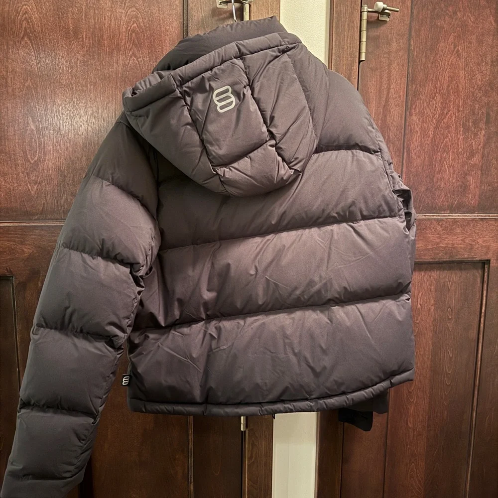 Aritzia Super Puff Jacket in matte black - Picture 2 of 4